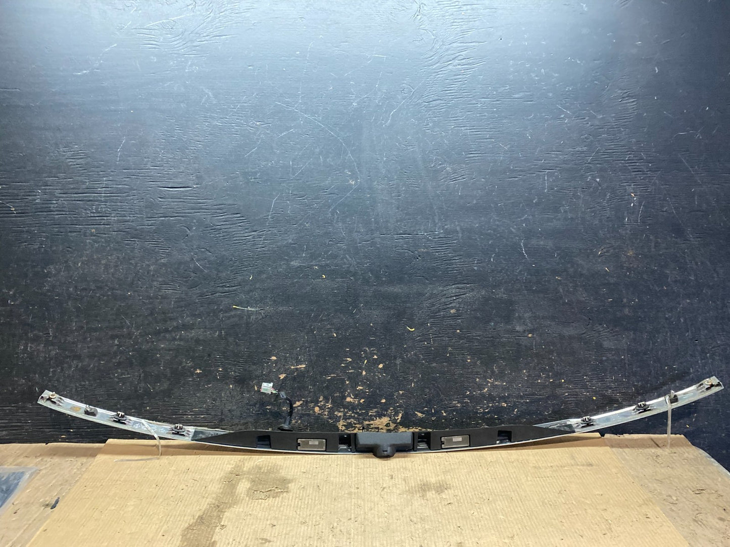 2011 to 2014 Ford Explorer Rear Tailgate Gate Trim Molding With Camera X3589 DG3
