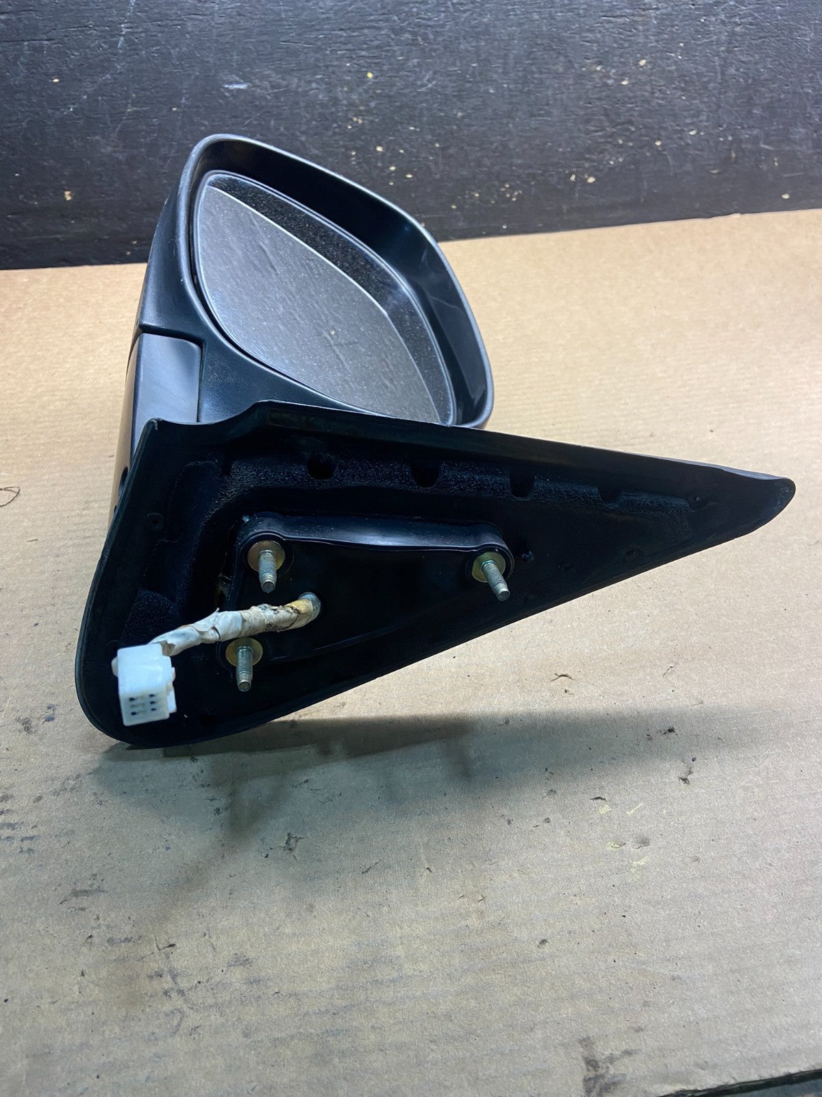 2001 to 2006 Toyota Sequoia Left Driver View Door Mirror OEM Z9209 MS5
