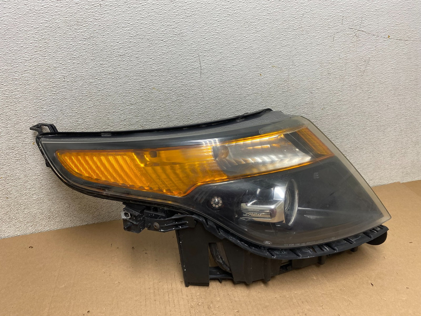 2011 to 2015 Ford Explorer Police Right Passenger Halogen Headlight Oem P9152 DW0
