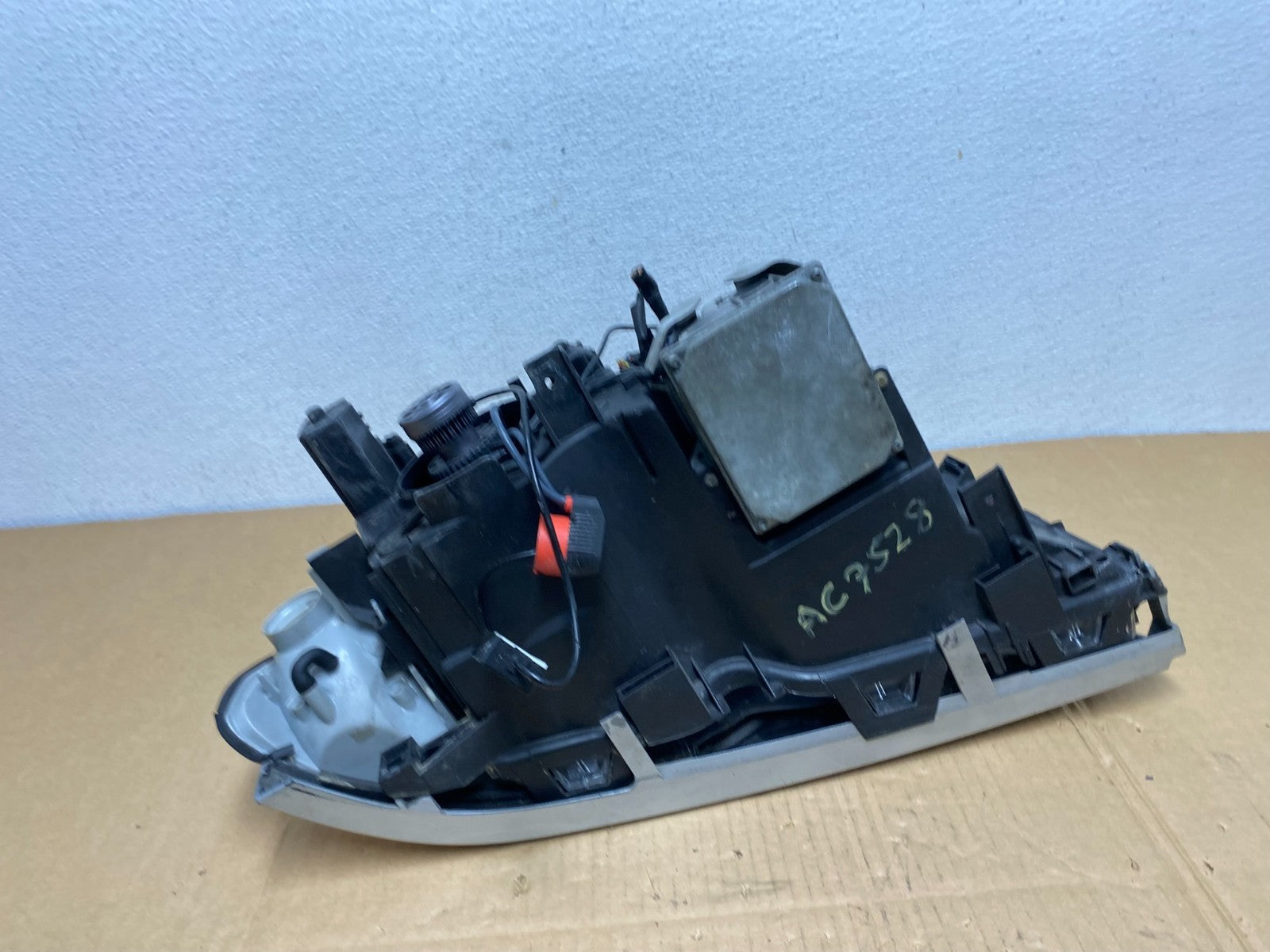 2001 to 2003 BMW 325Ci 330Ci E46 Coupe Left Driver LH Xenon Headlight AC7528 DG7
