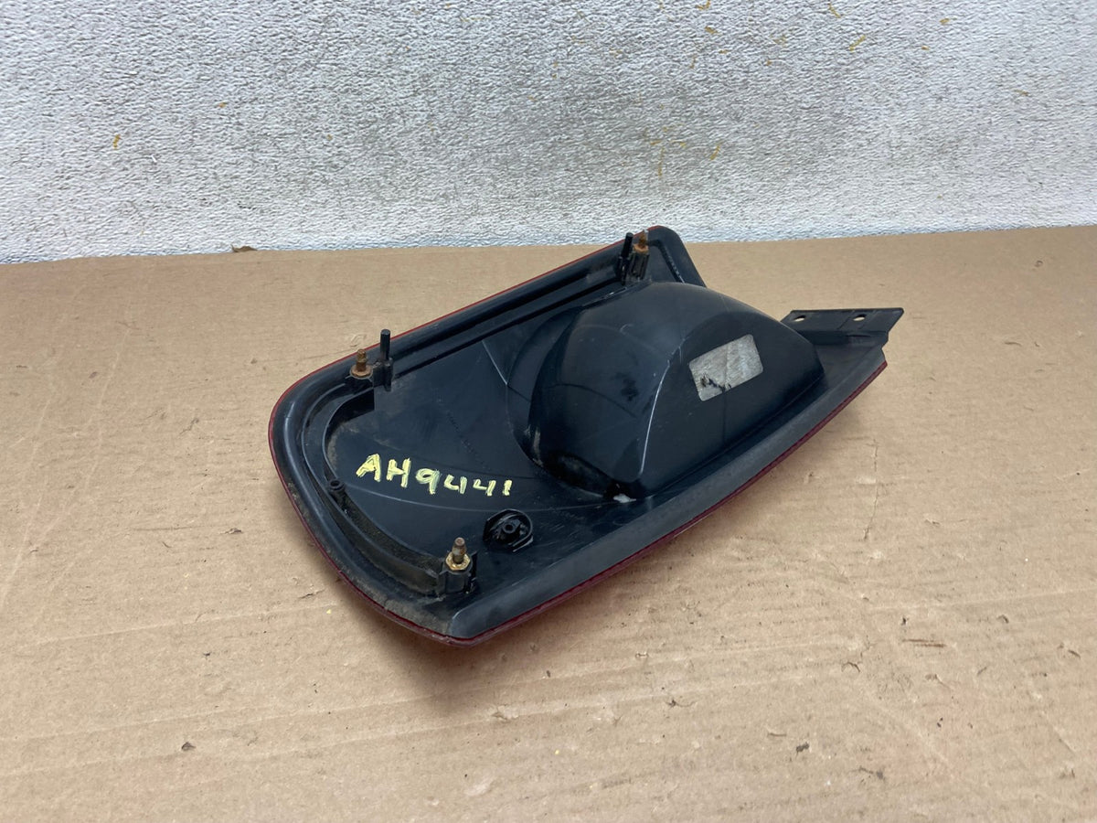 1998 to 2002 Lincoln Navigator Right Passenger RH Side Tail Light AH9441 LK4
