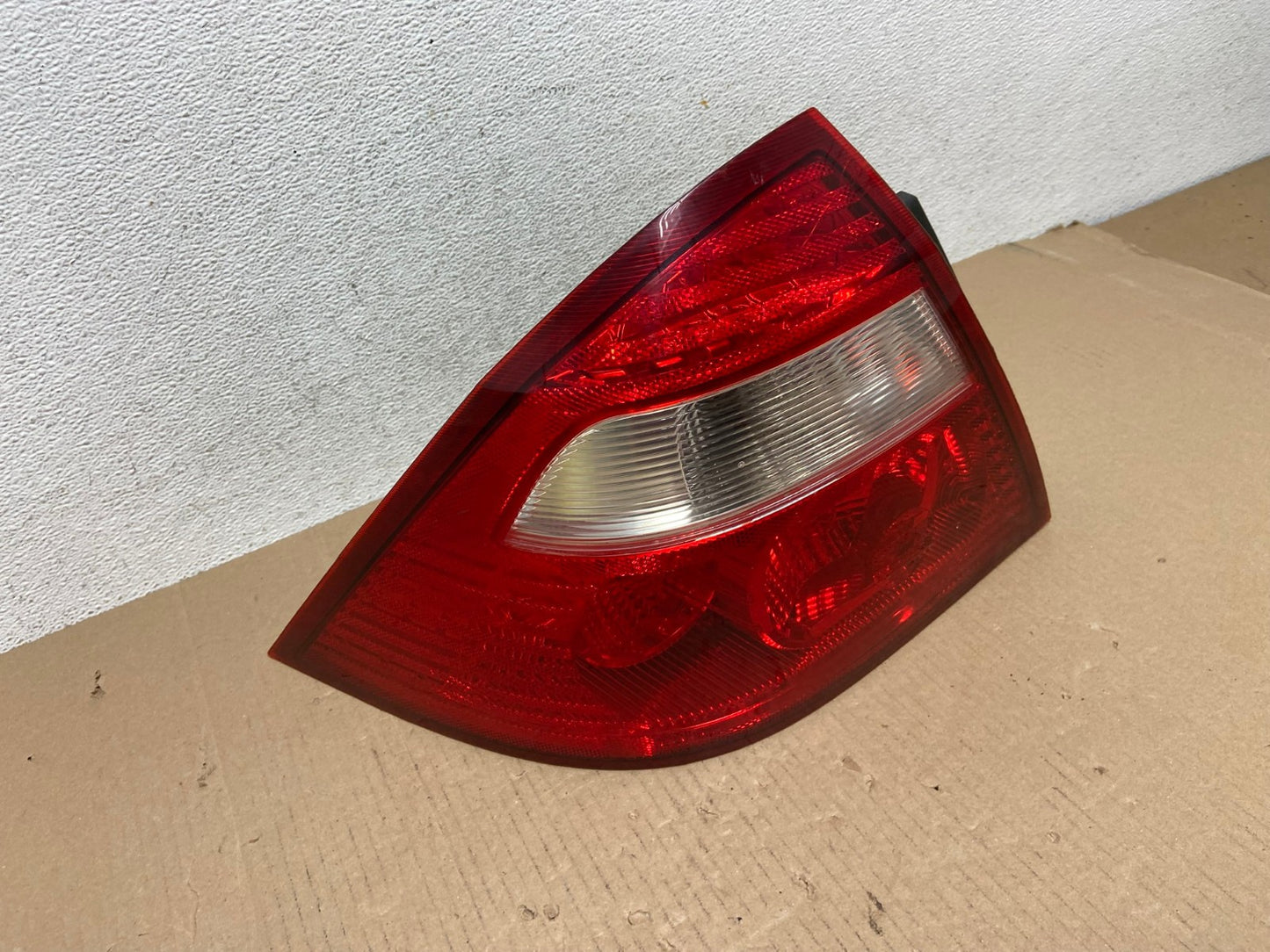 2005 2006 2007 Ford Five Hundred Left Driver Lh Side Tail Light AE7255 LK2