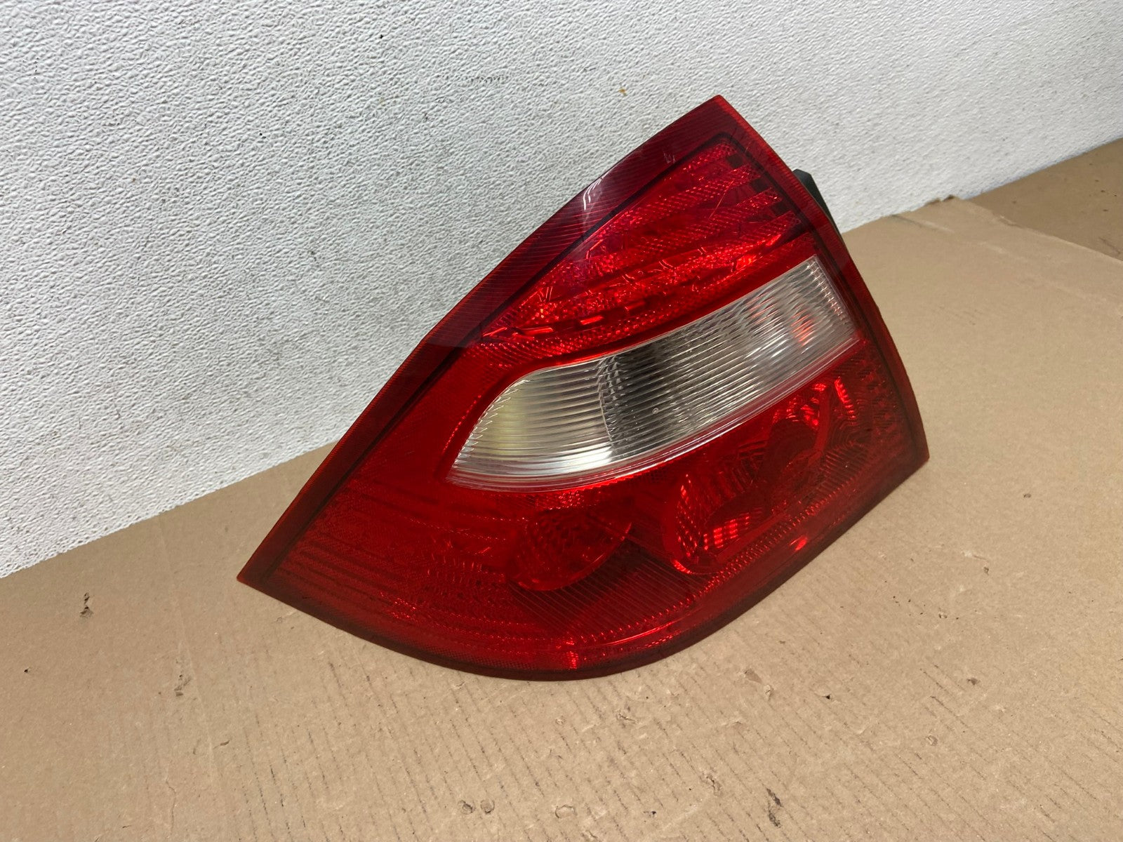 2005 2006 2007 Ford Five Hundred Left Driver Lh Side Tail Light AE7255 LK2