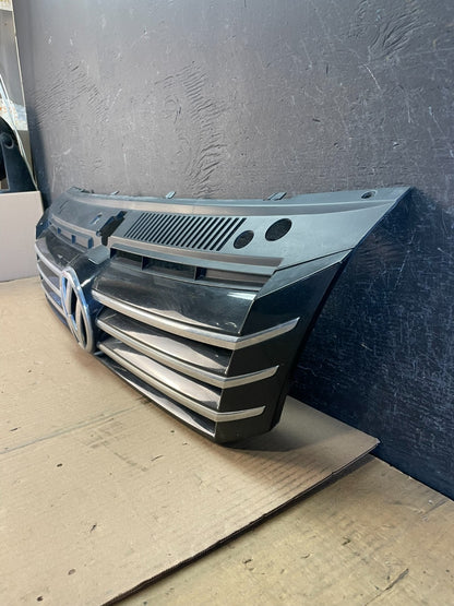 2016 to 2018 Volkswagen Passat Front Upper Grill Grille AD8576 DG1