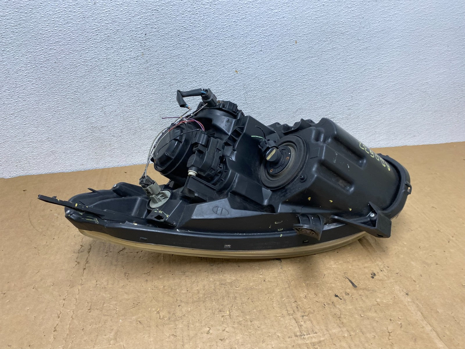 2009-2013 Nissan Rogue Right Passenger Xenon HID Headlight AD0632 DW11