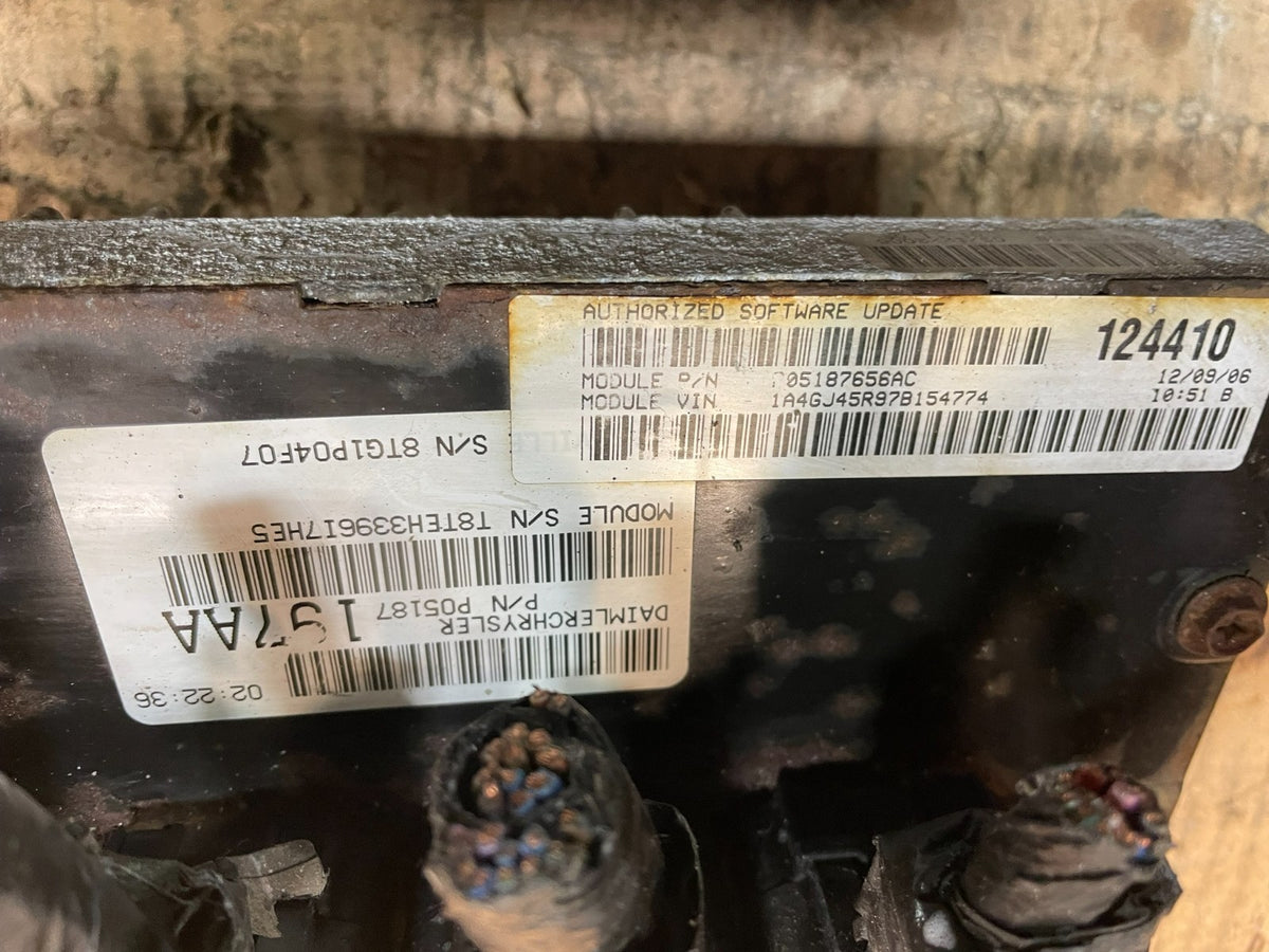 2007 Dodge Caravan Town & Country Engine Computer ECU p05187656ac V2173 DG3