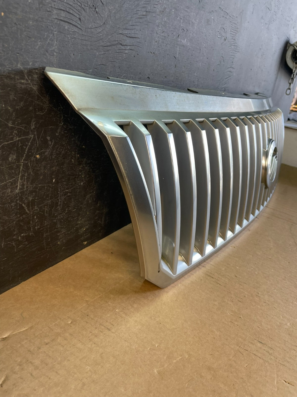 2002 to 2005 Mercury Mountaineer Front Upper Grill Grille AD0195 DG2