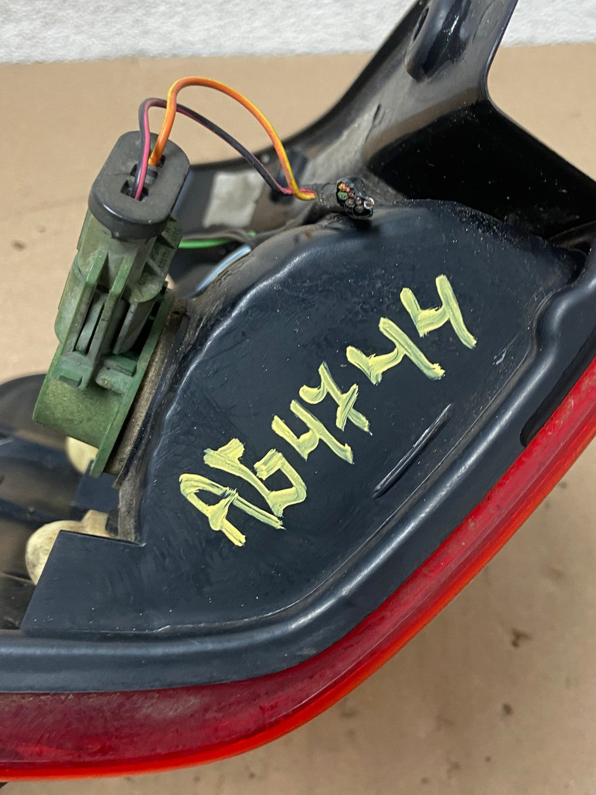 2001 to 2007 Ford Escape Right Passenger RH Side Tail Light AG4744 LK6