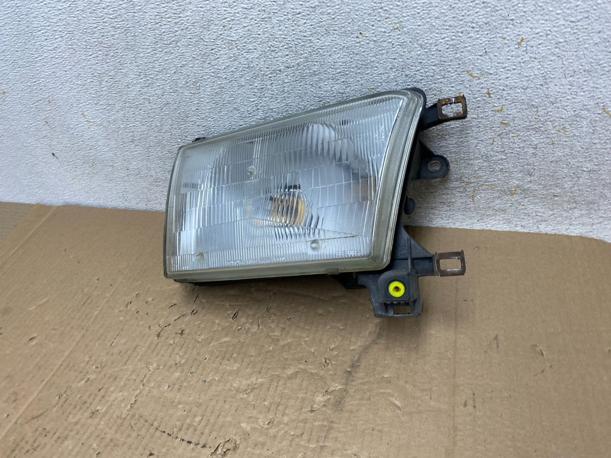 1996 to 1998 Toyota 4Runner Halogen Right Passenger RH Headlight AI1264 DW1
