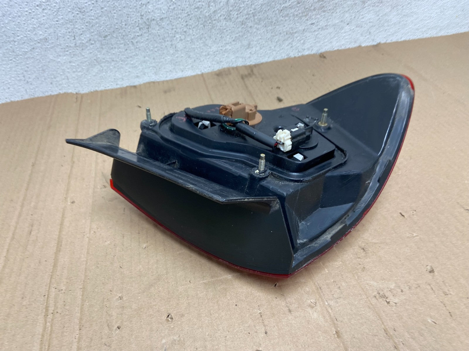 2002-2004 Infiniti i35 Right Passenger Rh Side Tail Light AE8924 DW5