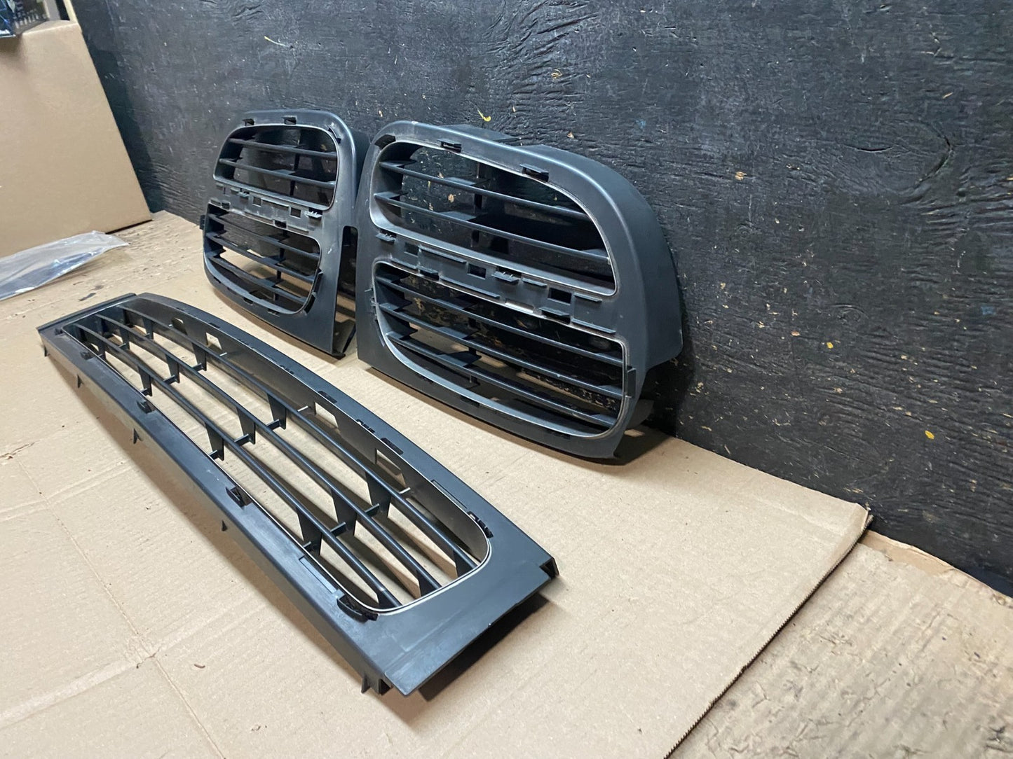 2008 - 2010 Porsche Cayenne Cover Bottom Center Grille Grill Trim OEM X3043  DG1