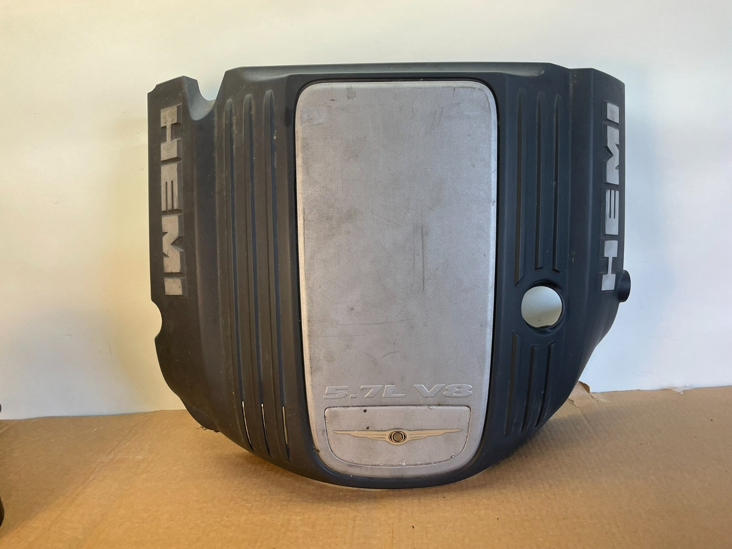 2005 to 2010 Chrysler 300 5.7L V8 Hemi Engine Motor Cover AG3067 DG0