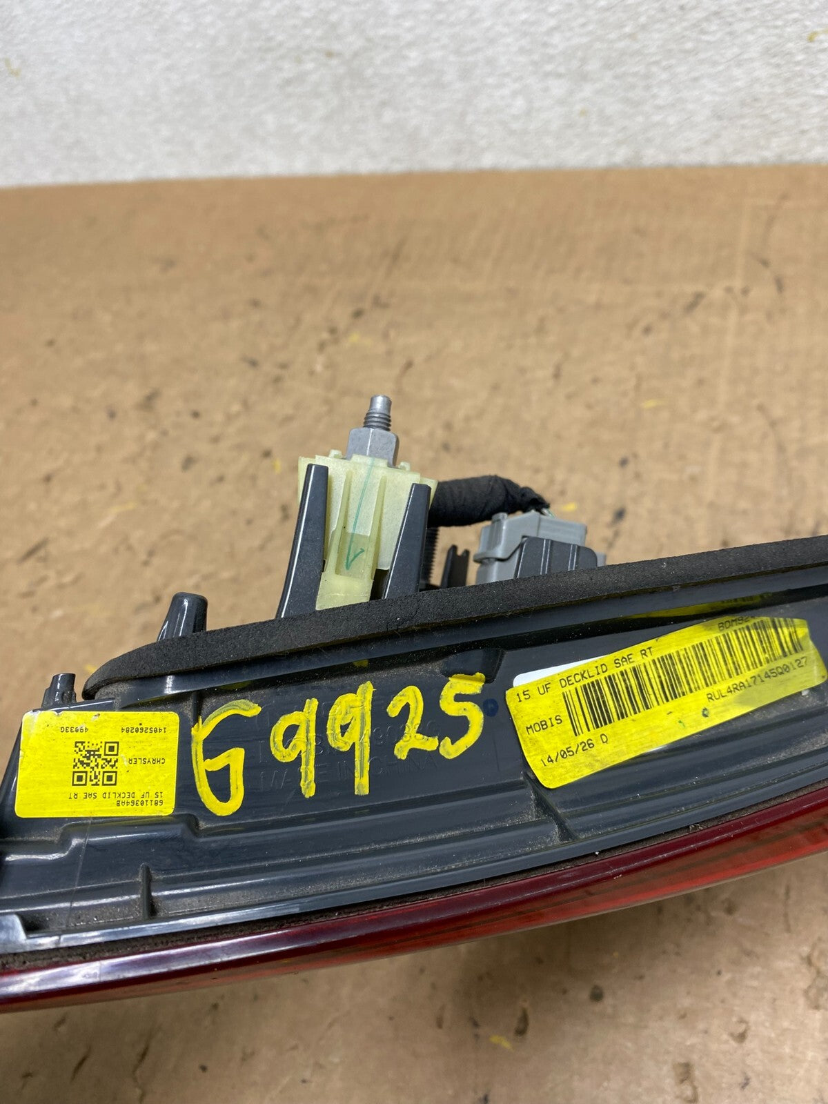 2015 to 2017 Chrysler 200 Sedan Right Passenger Inner Tail Light G9925 KC6