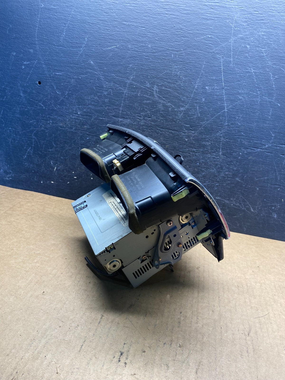 2004 to 2006 Lexus ES330 Es300 Radio Receiver Tape CD Air Vent AH5039 DG2