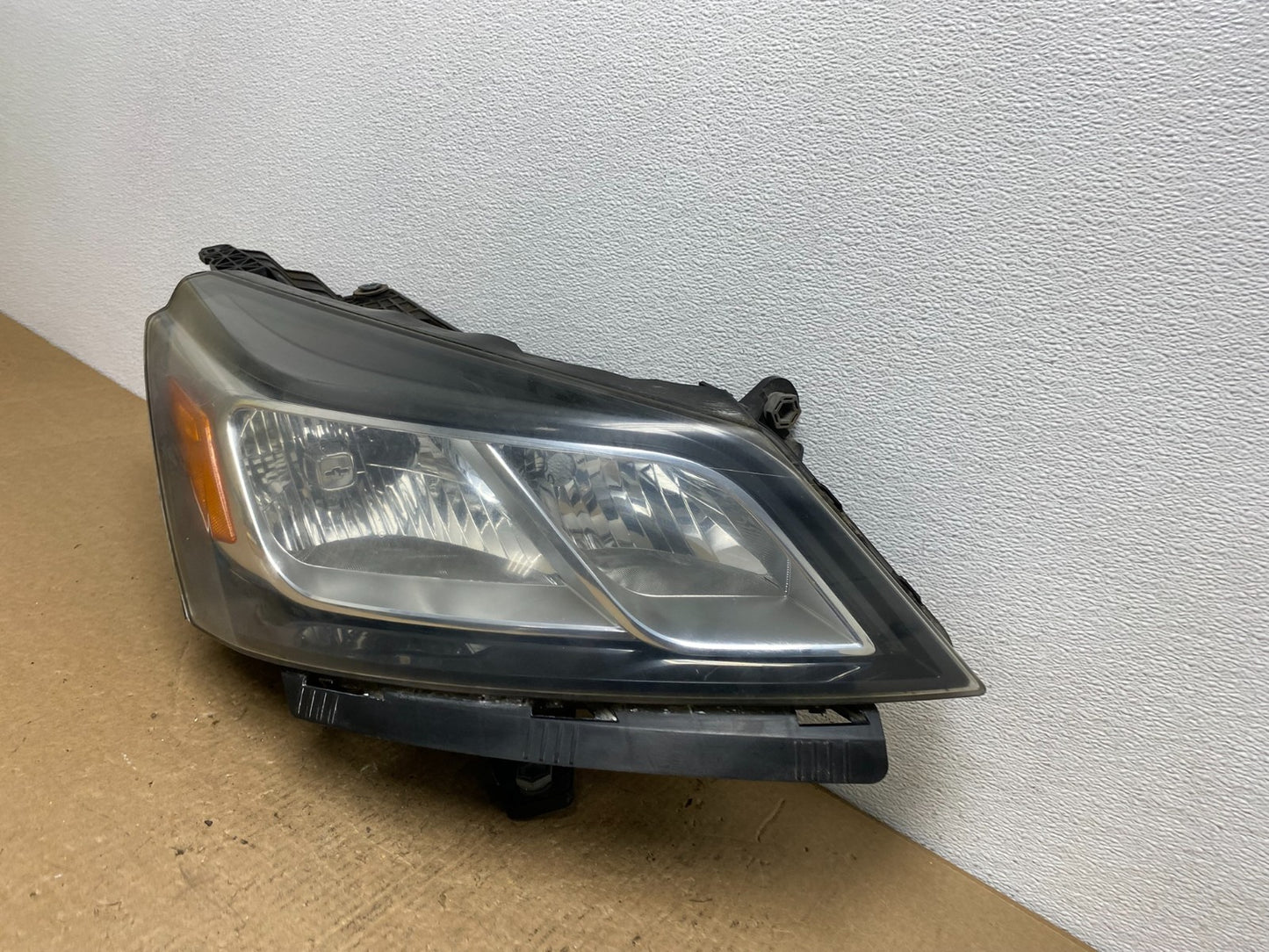 2013-2017 Chevrolet Traverse Right Passenger Side Halogen Headlight AC1592 DW1