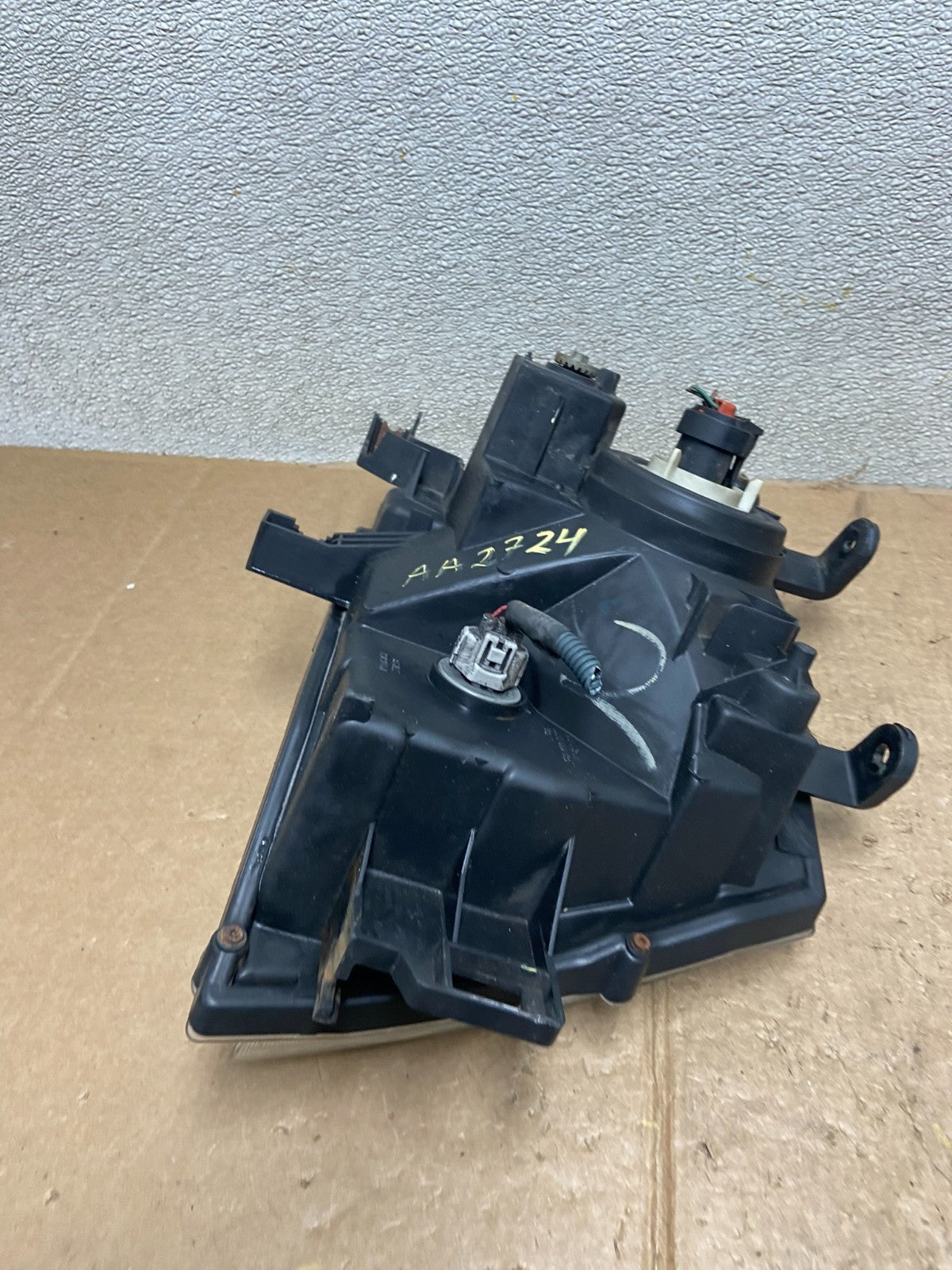 2005 - 2015 Nissan Xterra Driver Left LH Side Headlight AA27246