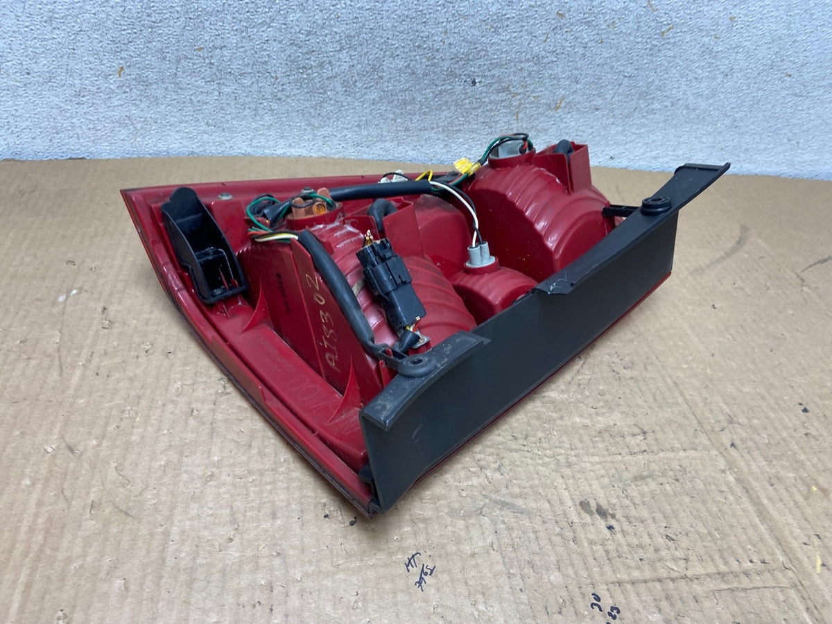 2005 to 2007 Kia Sportage Right Passenger Side RH Side Tail Light AI8302 LK4