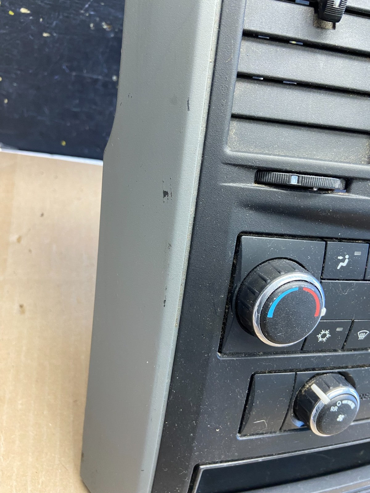 2008-2010 Chrysler Town Country Climate Control Panel Center Dash Trim AB1982 DG3