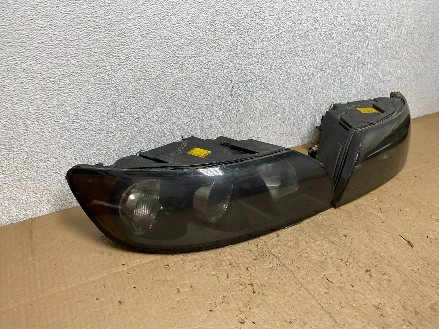 2004 to 2007 Volvo S40 Left+Right Side Headlights AC0205 DW1