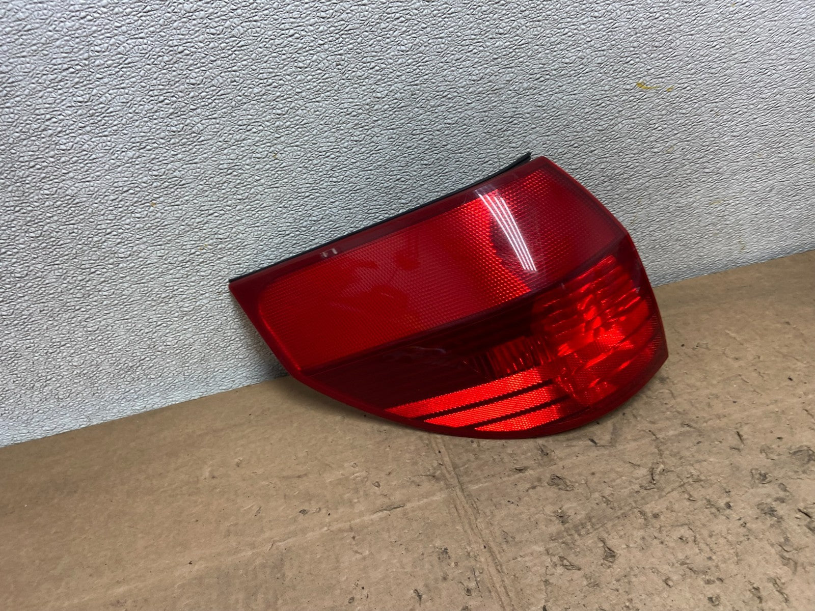 2004 to 2005 Toyota Sienna Left Driver LH Side Tail Light Oem Y7147 DW2