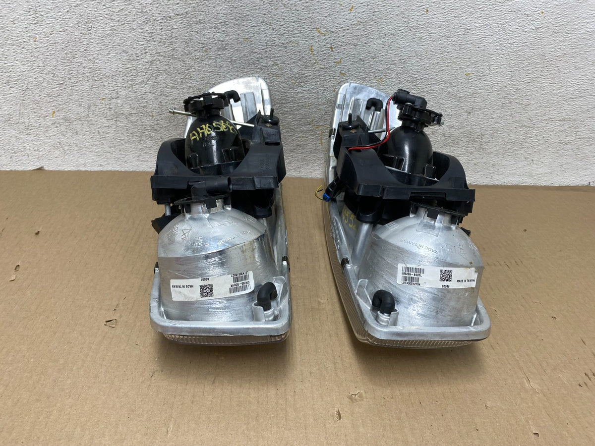 1999- 2006 GMC Sierra Left+Right Set Projector Headlights AH4356 DG8