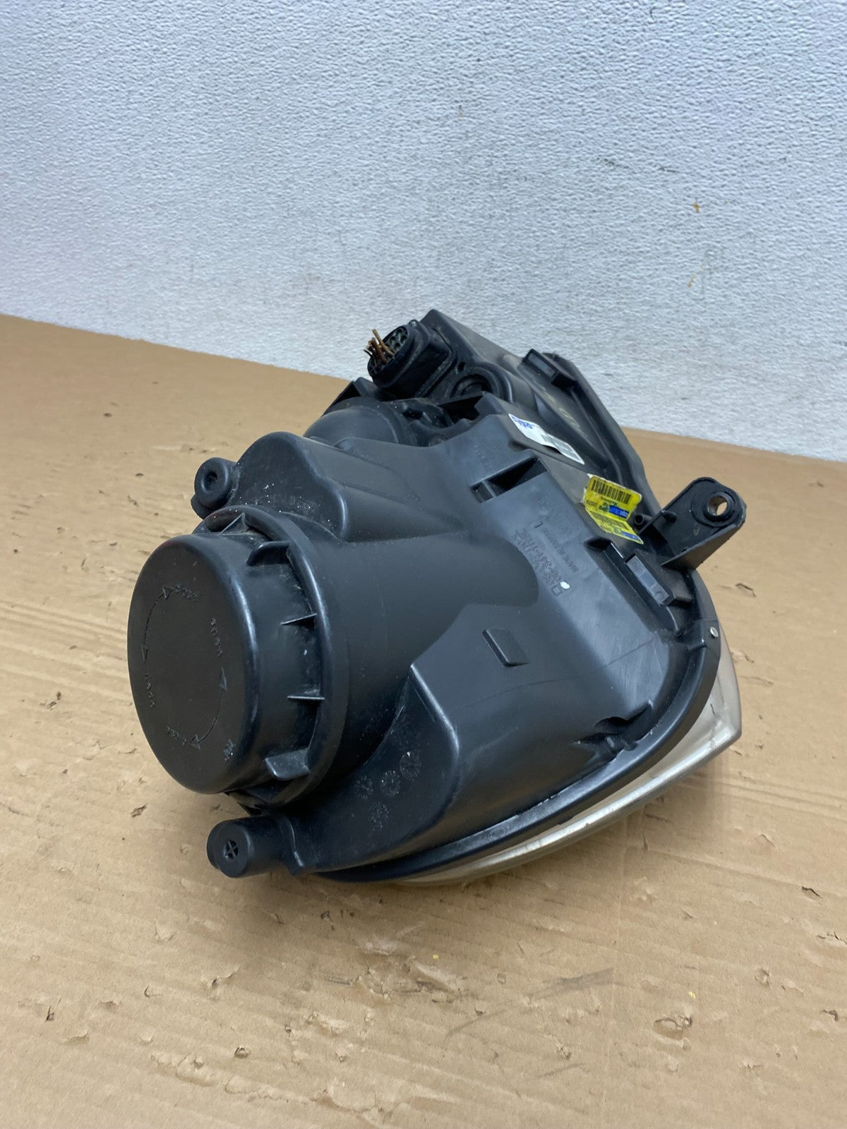 2005 to 2010 Volkswagen Jetta Left Driver LH Side Headlight Halogen AD4299 DW7