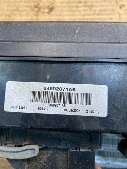 2005 Jeep Grand Cherokee Integrated Power Fuse Box Relay 04692071AB aa5817 DG6