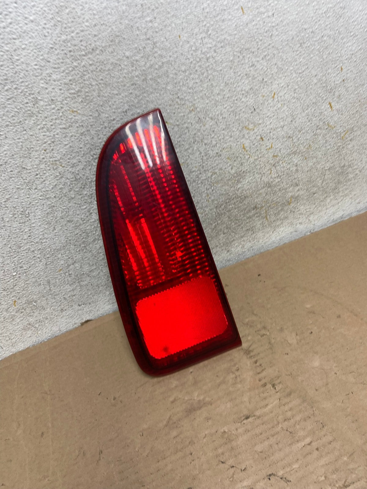 1998-2002 Lincoln Navigator Right Passenger Side Tail Light Inner AH9466 LK2