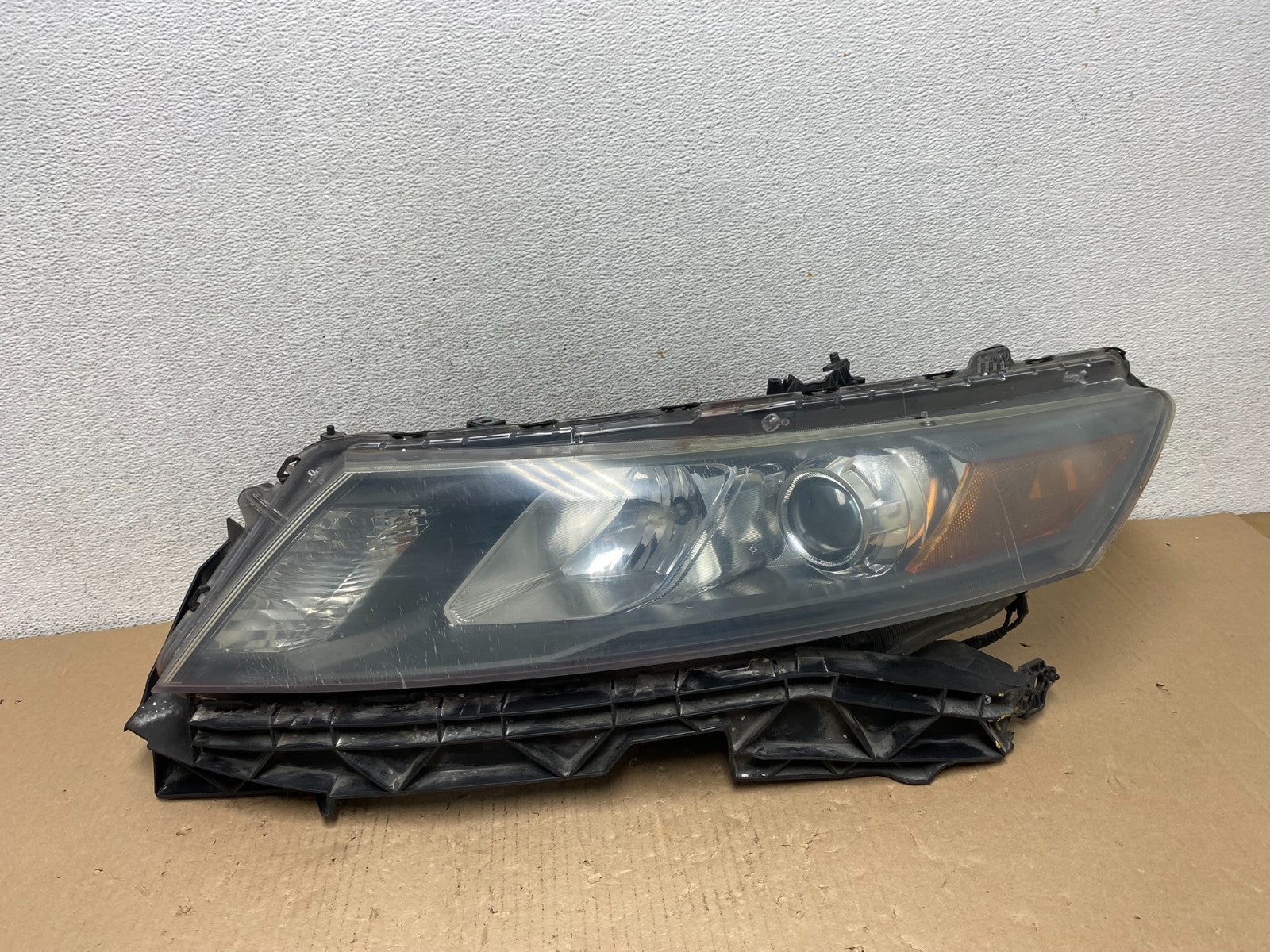 2010 - 2012 Honda Accord Crosstour Left Driver LH Side Headlight AF3185 DW0