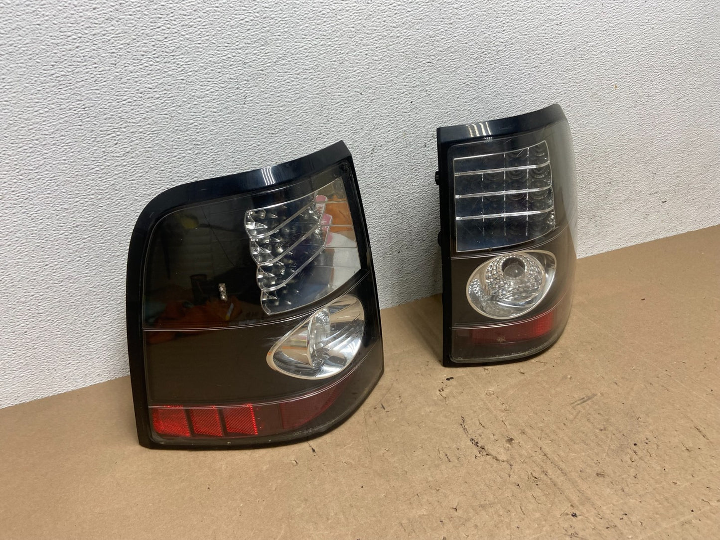 2002 to 2005 Ford Explorer Left+Right Set LED Tail lights ae6092 DG2