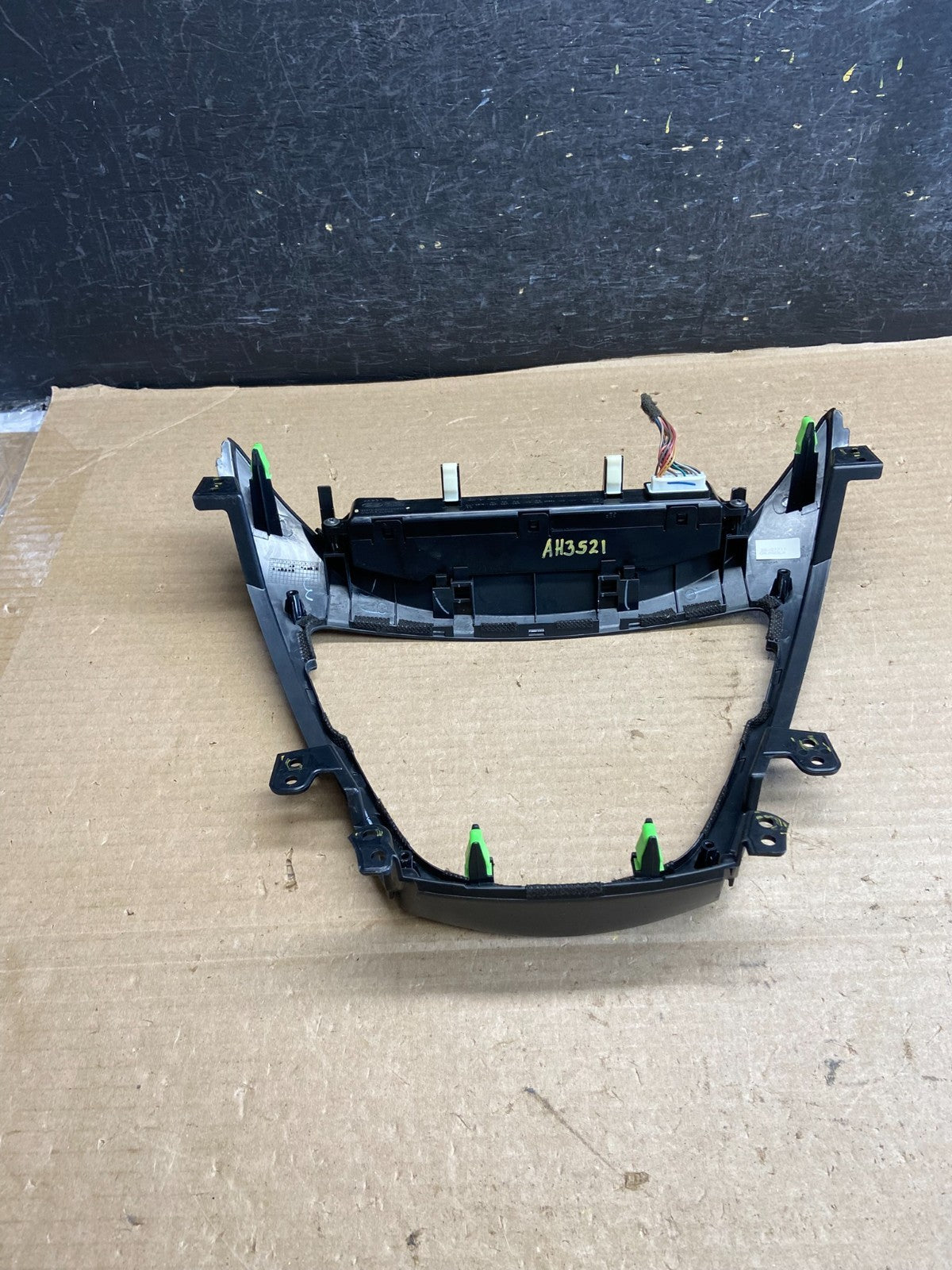 2011-2013 Hyundai Elantra Dash Radio Bezel Clock Display Trim ah3521 DG3
