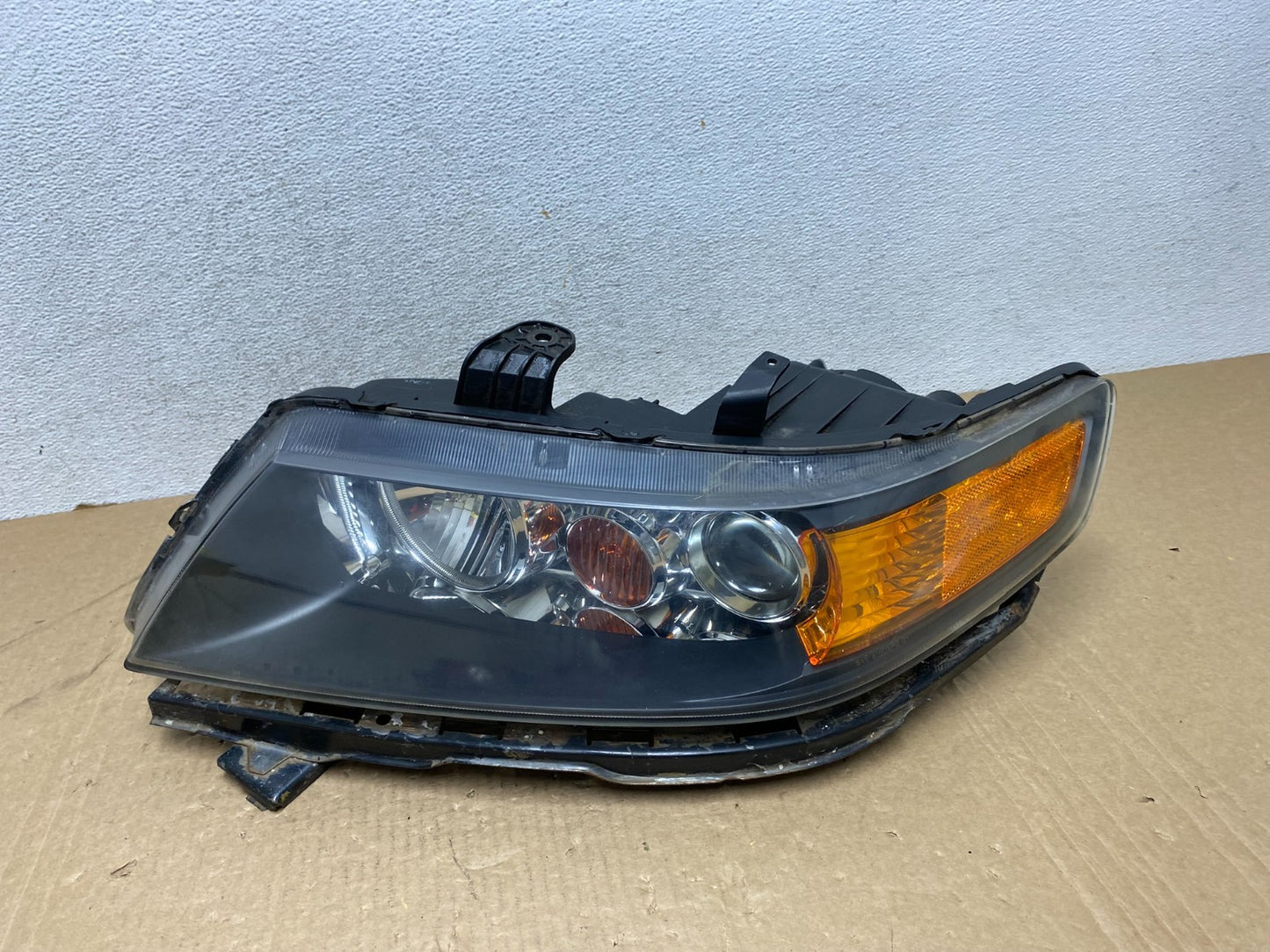 2004 to 2008 Acura TSX Left Driver Side Xenon HID Headlight AG0482 DW0