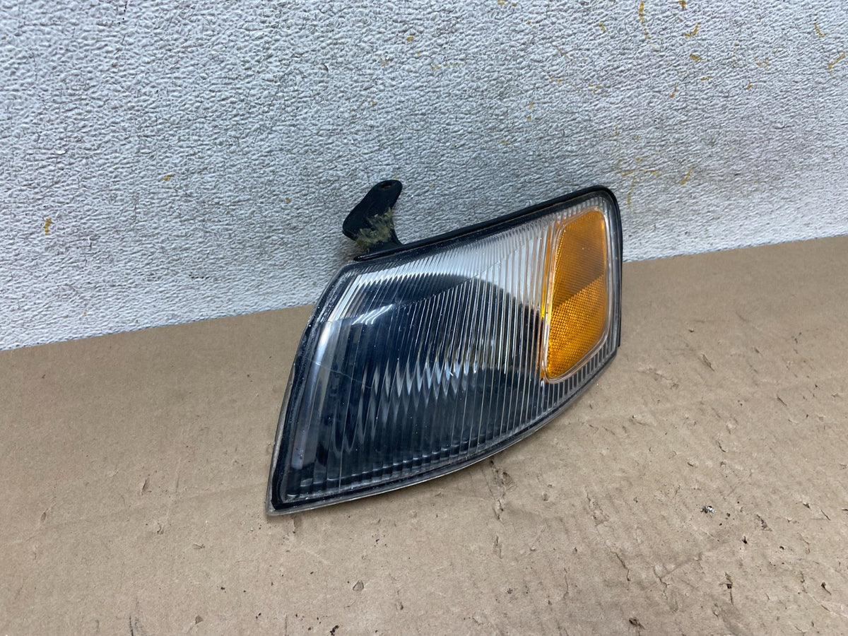 1997 1998 1999 Toyota Camry Left Driver LH Turn Signal AI2319 DG2