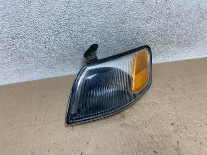 1997 1998 1999 Toyota Camry Left Driver LH Turn Signal AI2319 DG2