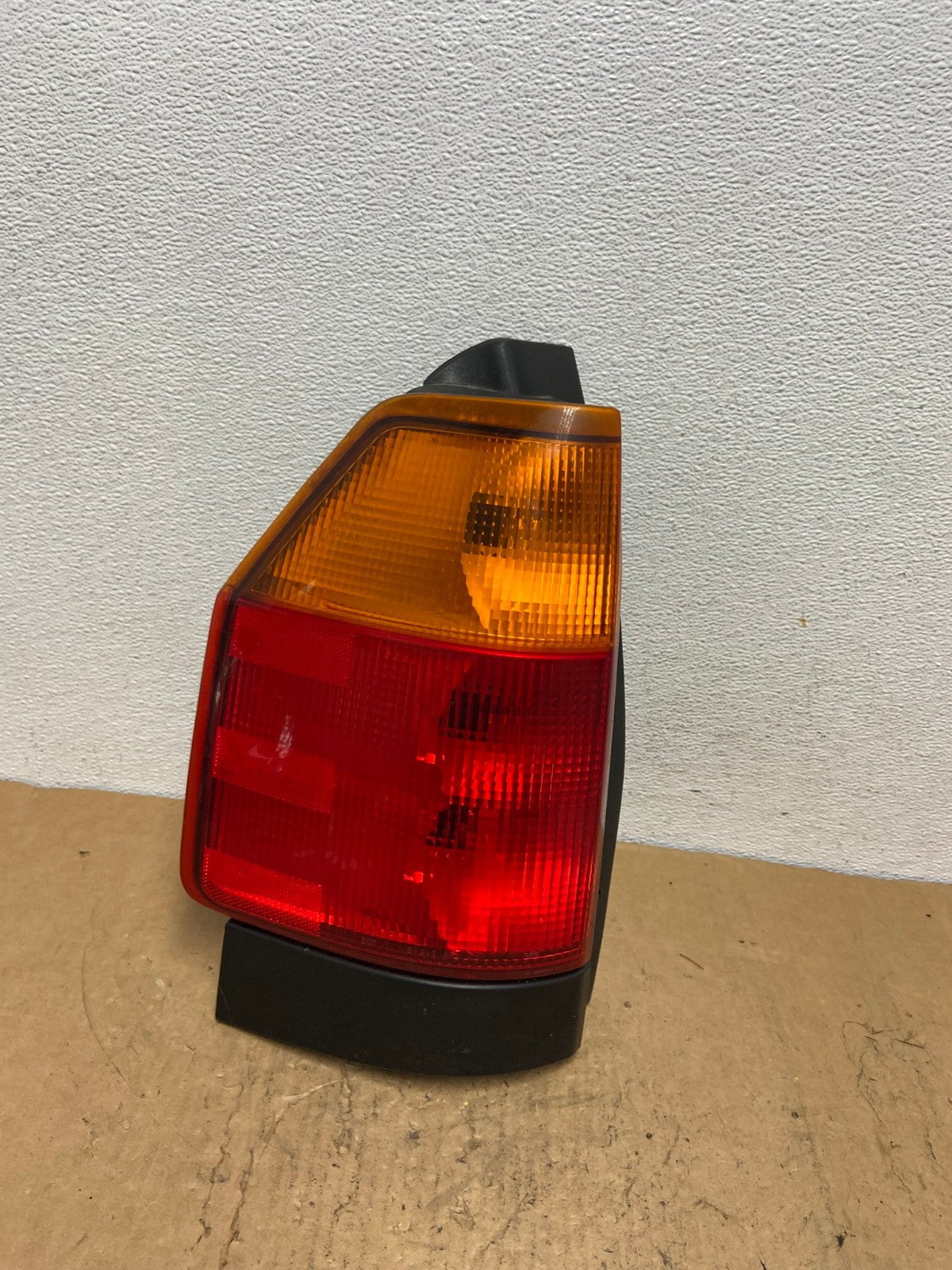 2002 to 2009 Gmc Envoy Left Driver Lh Side Tail Light AD0455 LK0