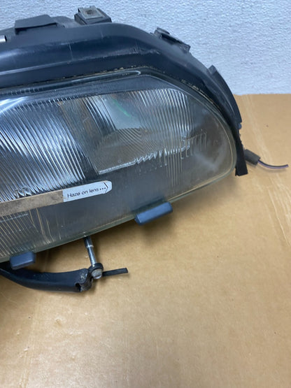 2001 2002 2003 2004 Volvo V70 XC70 Right Passenger Rh Headlight AD8900 DW4