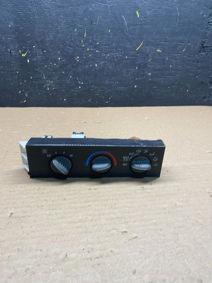 2001 - 2007 GMC Chevrolet Express 1500 Climate Control A/C S2682 DG0
