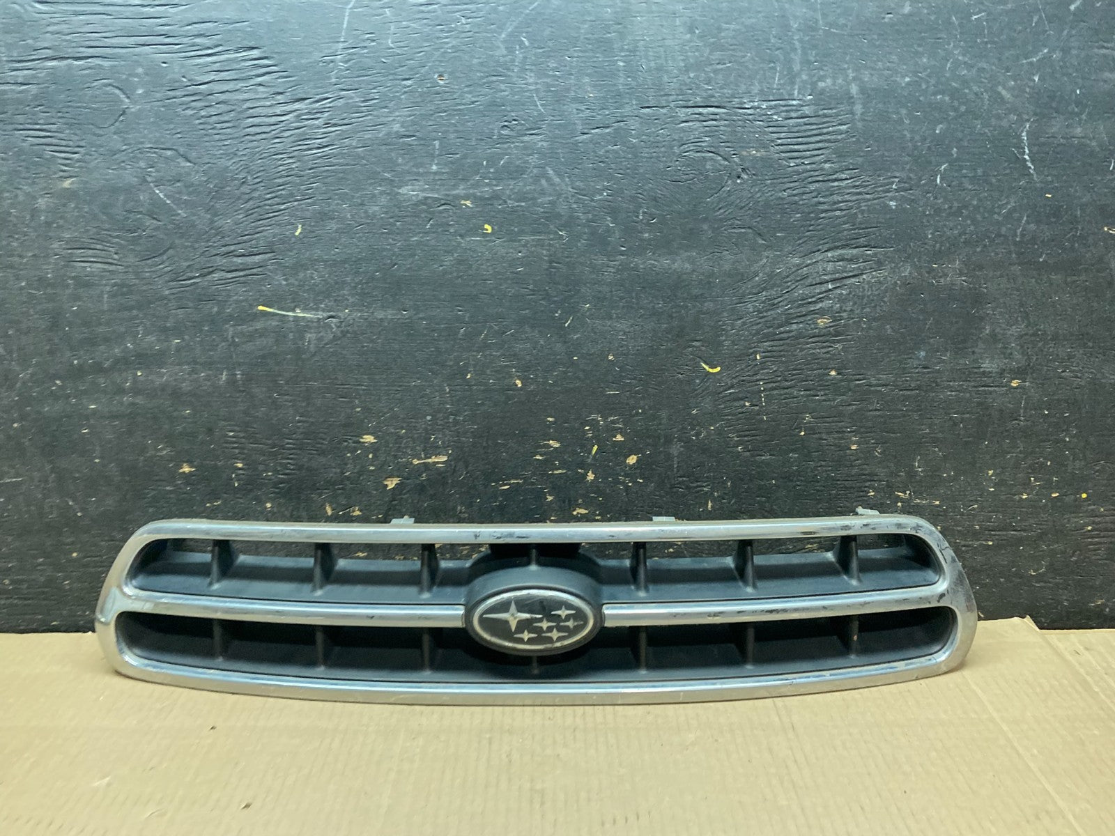 2000 to 2002 Subaru Legacy Outback Grill Grille OEM X7640 DG0