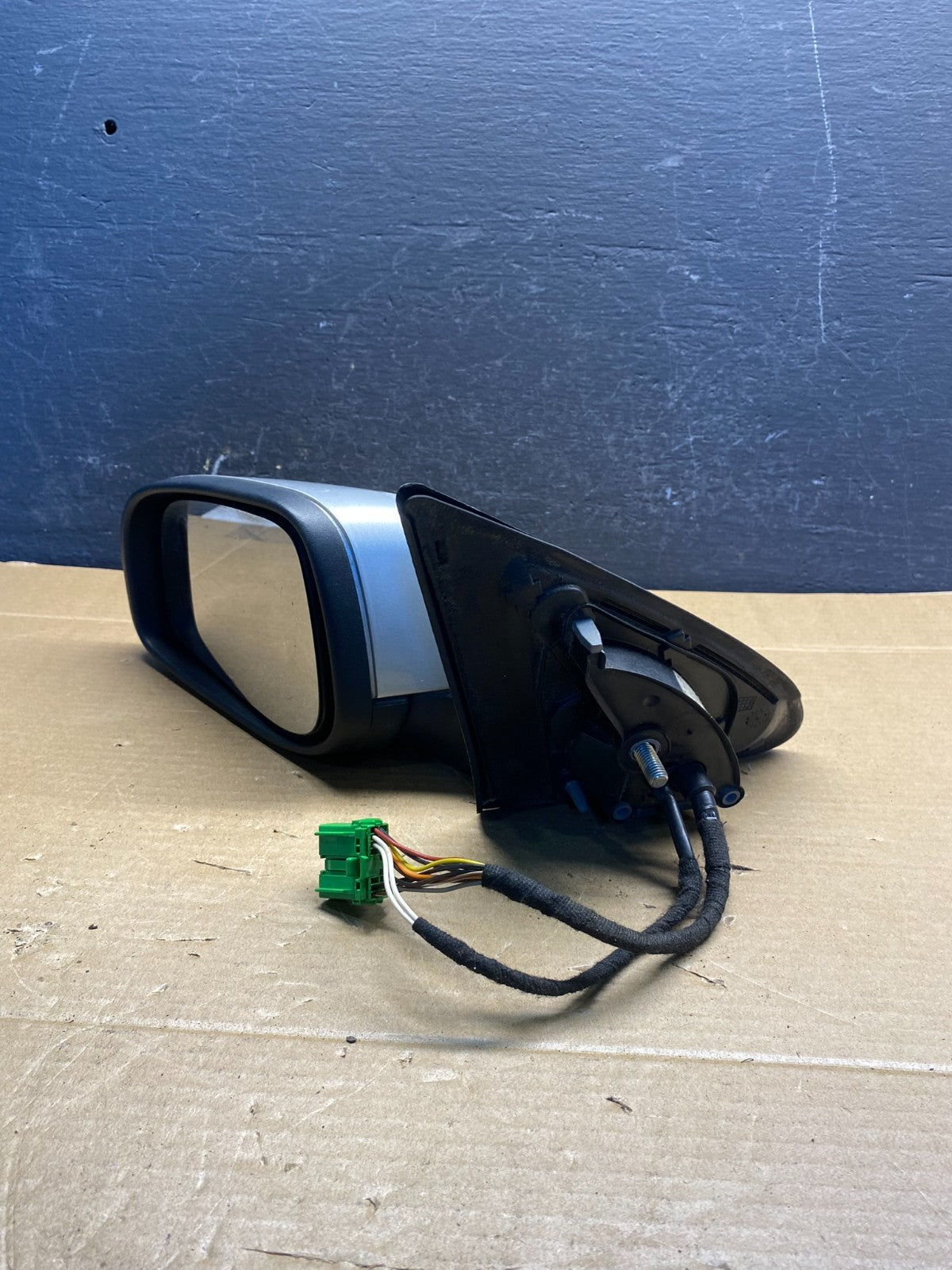 2004 - 2006 Volvo S60 Left Driver LH Front Door View Mirror AD6620 DW11