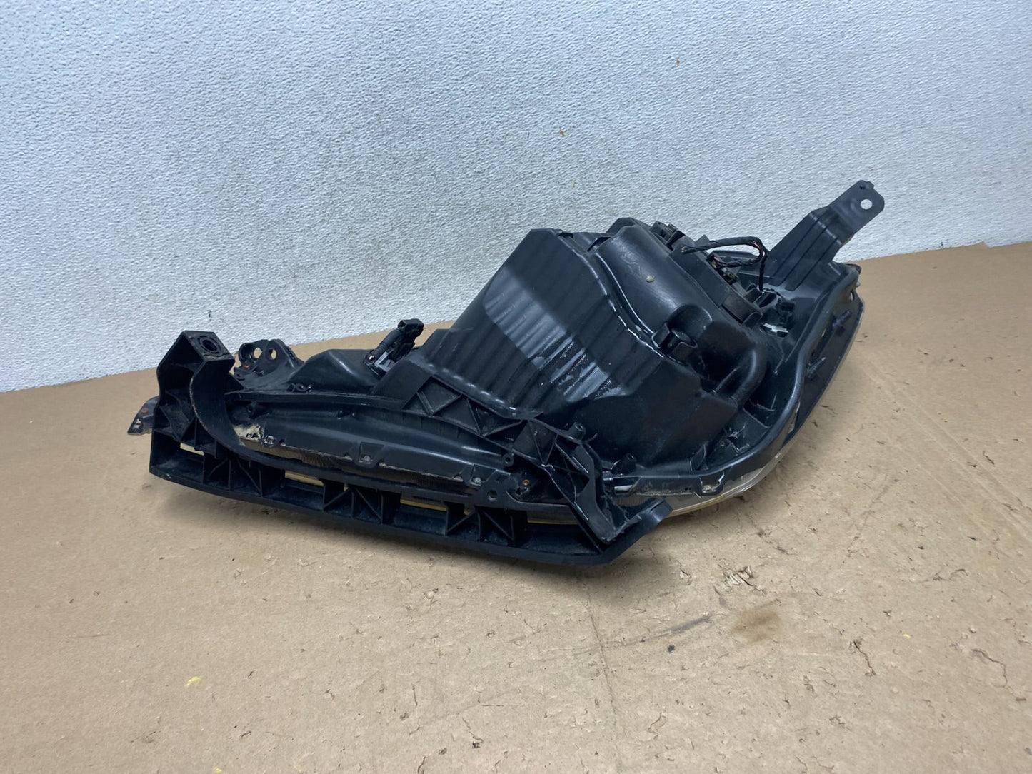 2009 to 2013 Honda Fit Right Passenger RH Side Headlight Halogen AG5609 DW7