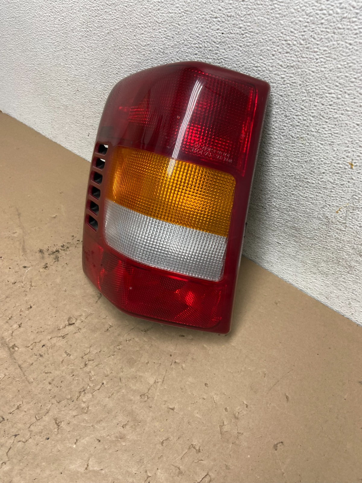 1999 - 2004 Jeep Grand Cherokee WJ Left Driver Lh Side Tail Light AG4377 PS1