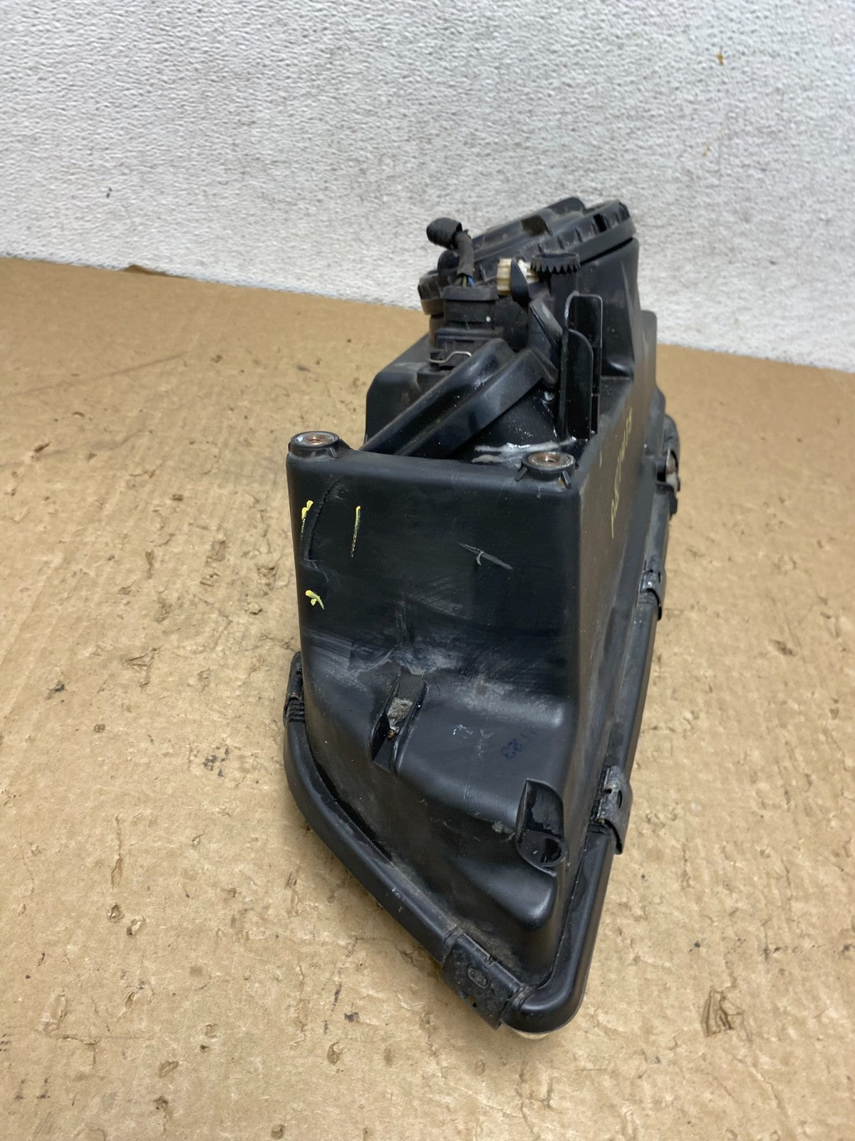 1997-2000 Volvo S70 C70 V70 Right Passenger Side Halogen Headlight AG1438 DW8