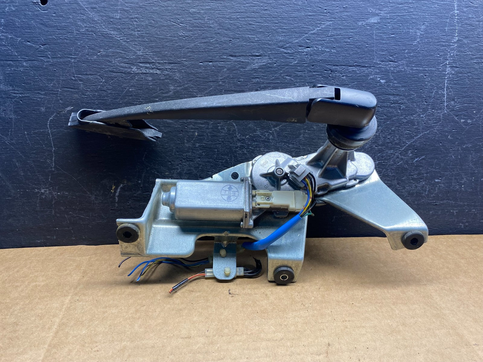 2003 to 2005 Subaru Forester Rear Wiper Motor 86510SA070 AD75190