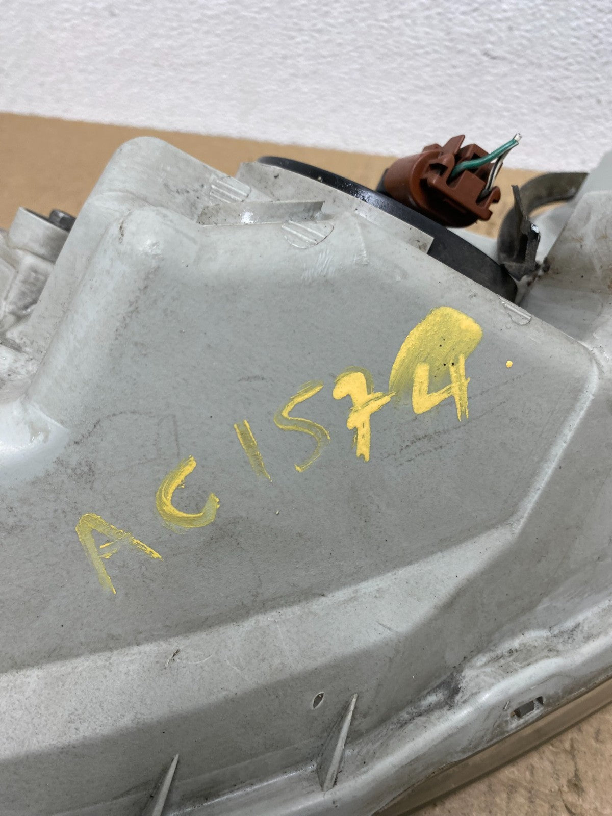 2000-2004 Toyota Avalon Halogen Headlight Right Passenger RH OEM AC1574 DW11