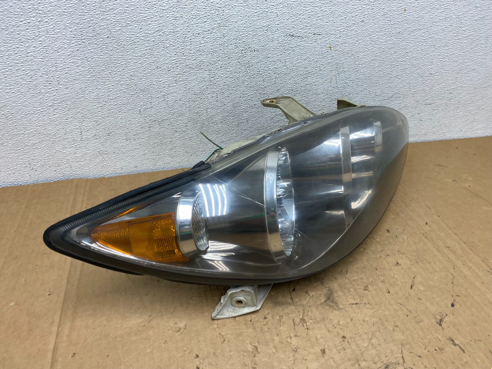 2005 to 2006 Toyota Camry Right Passenger RH Halogen Headlight AD3048 DW2