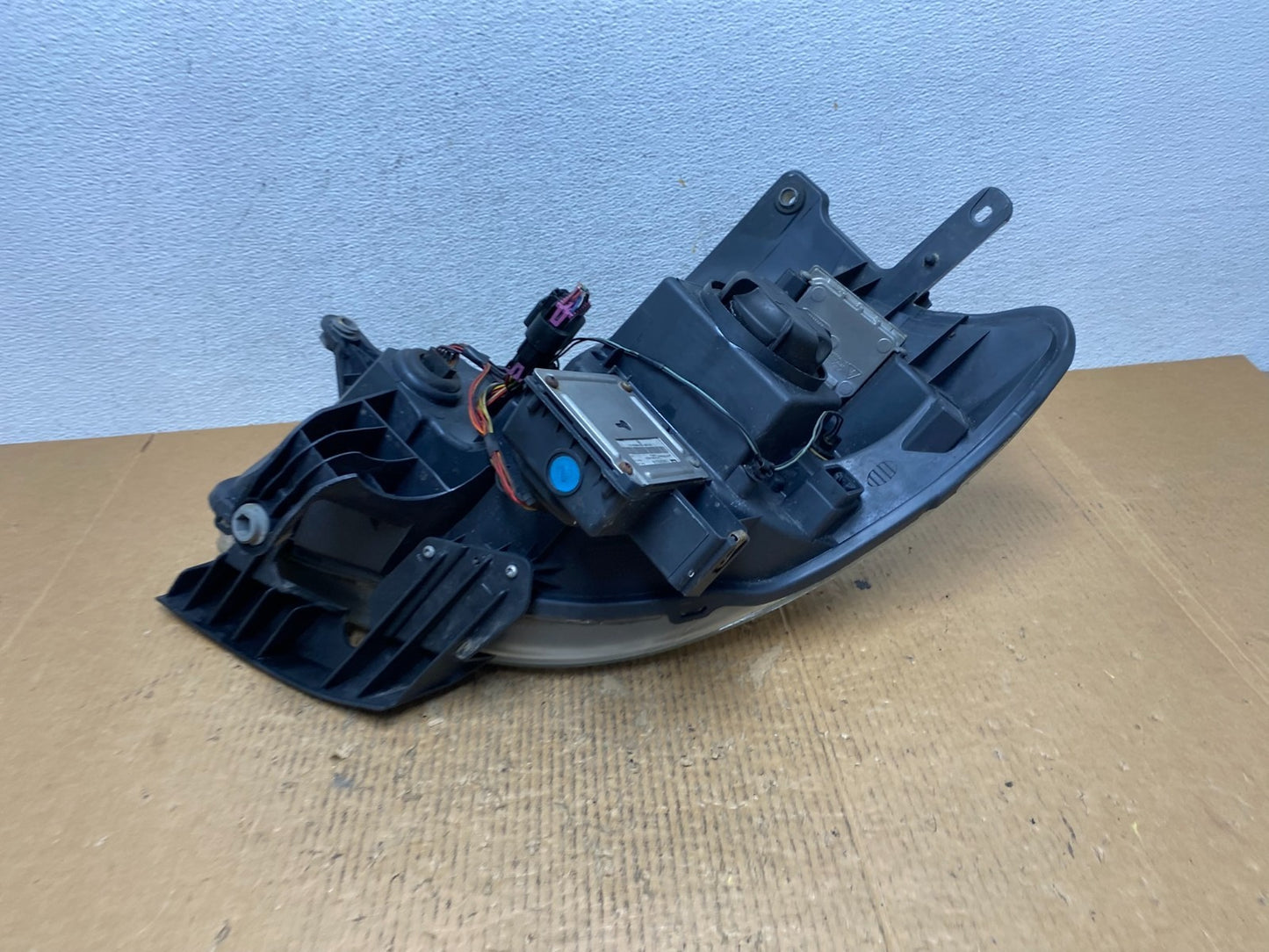 2008-2012 Buick Enclave Right Passenger Headlight Xenon Hid Two Ballast AE27557
