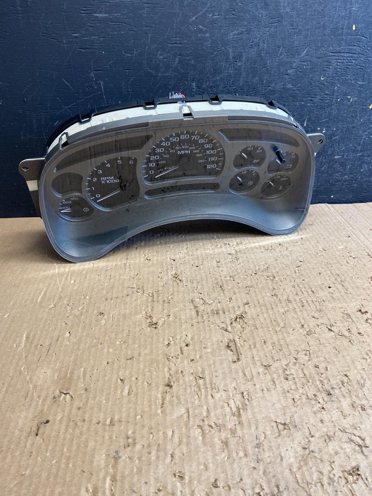 2003 to 2005 Chevrolet Yukon XL Cluster Gauge Speedometer AF1586 DG0