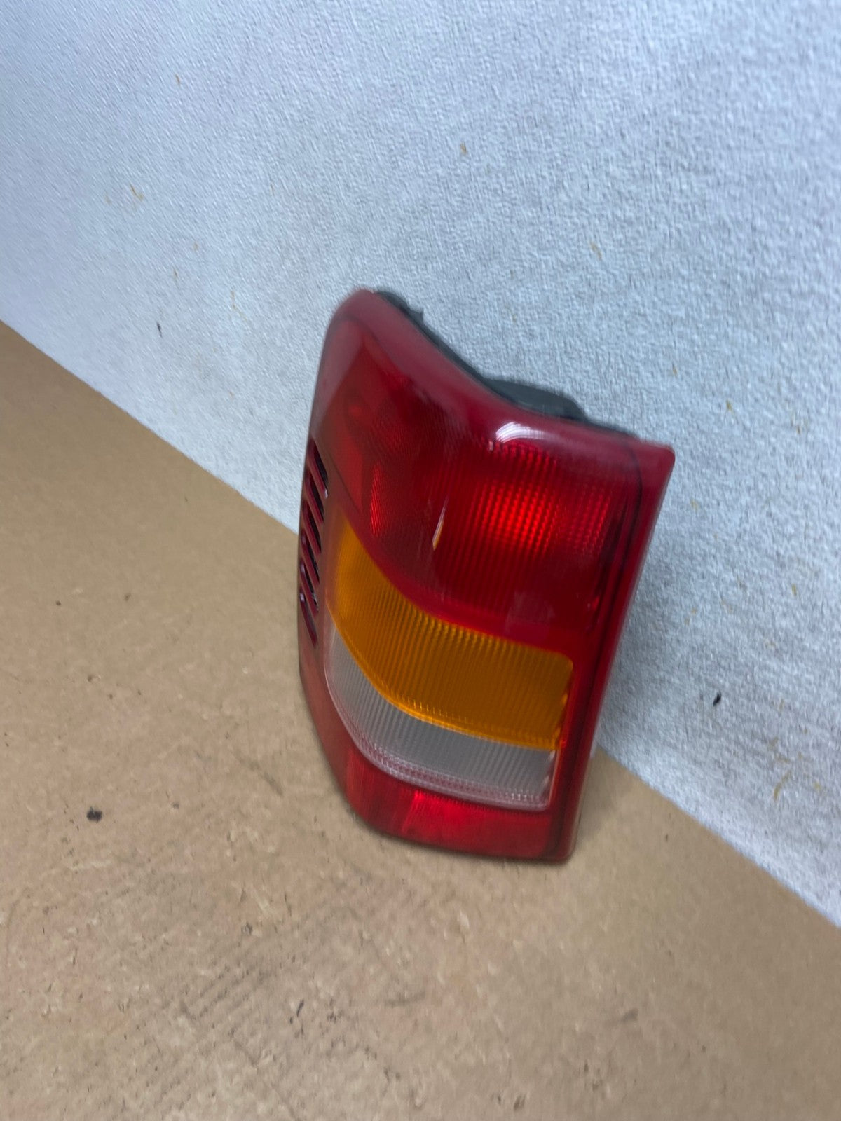 1999 - 2004 Jeep Grand Cherokee WJ Left Driver Lh Tail Light AI3429 LK1