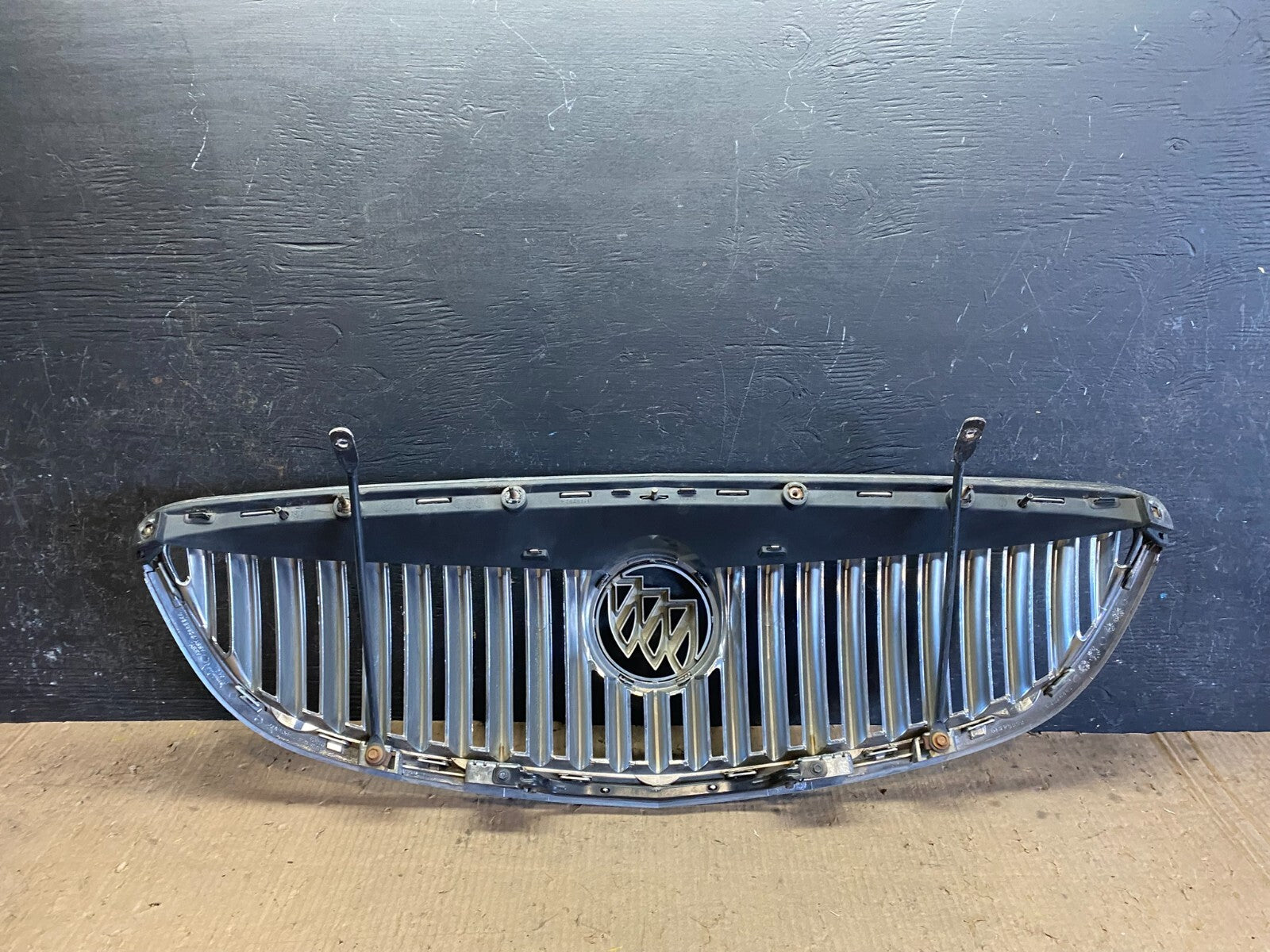 2008 to 2012 Buick Enclave Front Upper Grill Grille Oem J1041 DG6