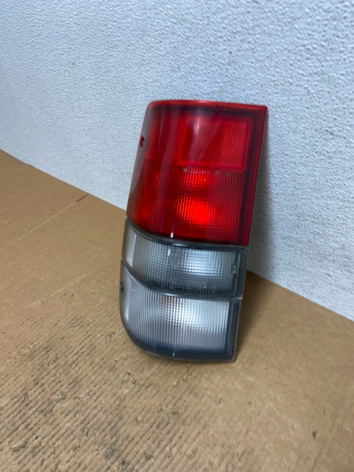2000 to 2004 Isuzu Trooper Right Passenger RH Side Tail Lights AE0265 DG1